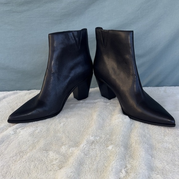 EUC Paige Leather Block Heel Ankle Boots Size 9.5 Black Womens Slip-On Heeled - Picture 2 of 8